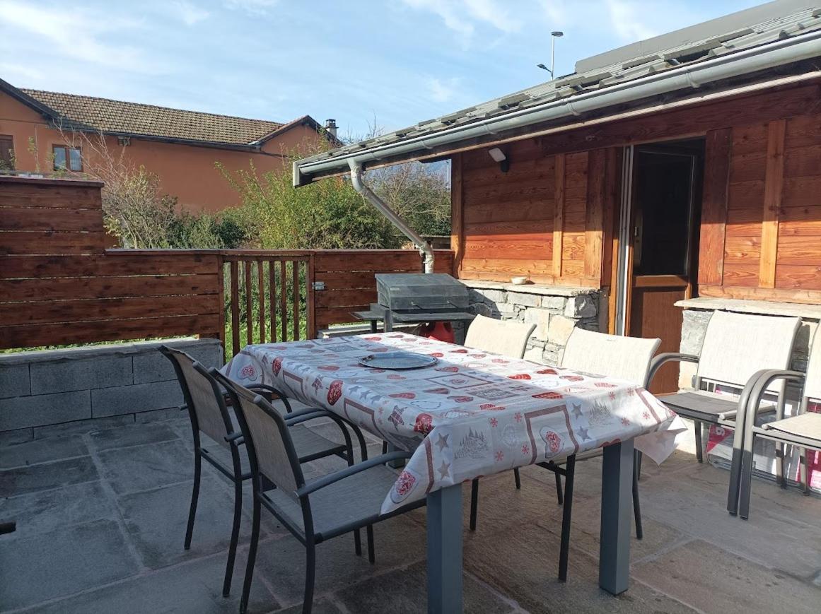 Joli Appart Terrasse Et Jardinet Albertville Eksteriør billede